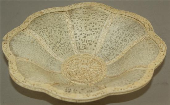 A Chinese export ivory twin handled basket, late 19th century, 21.5cm